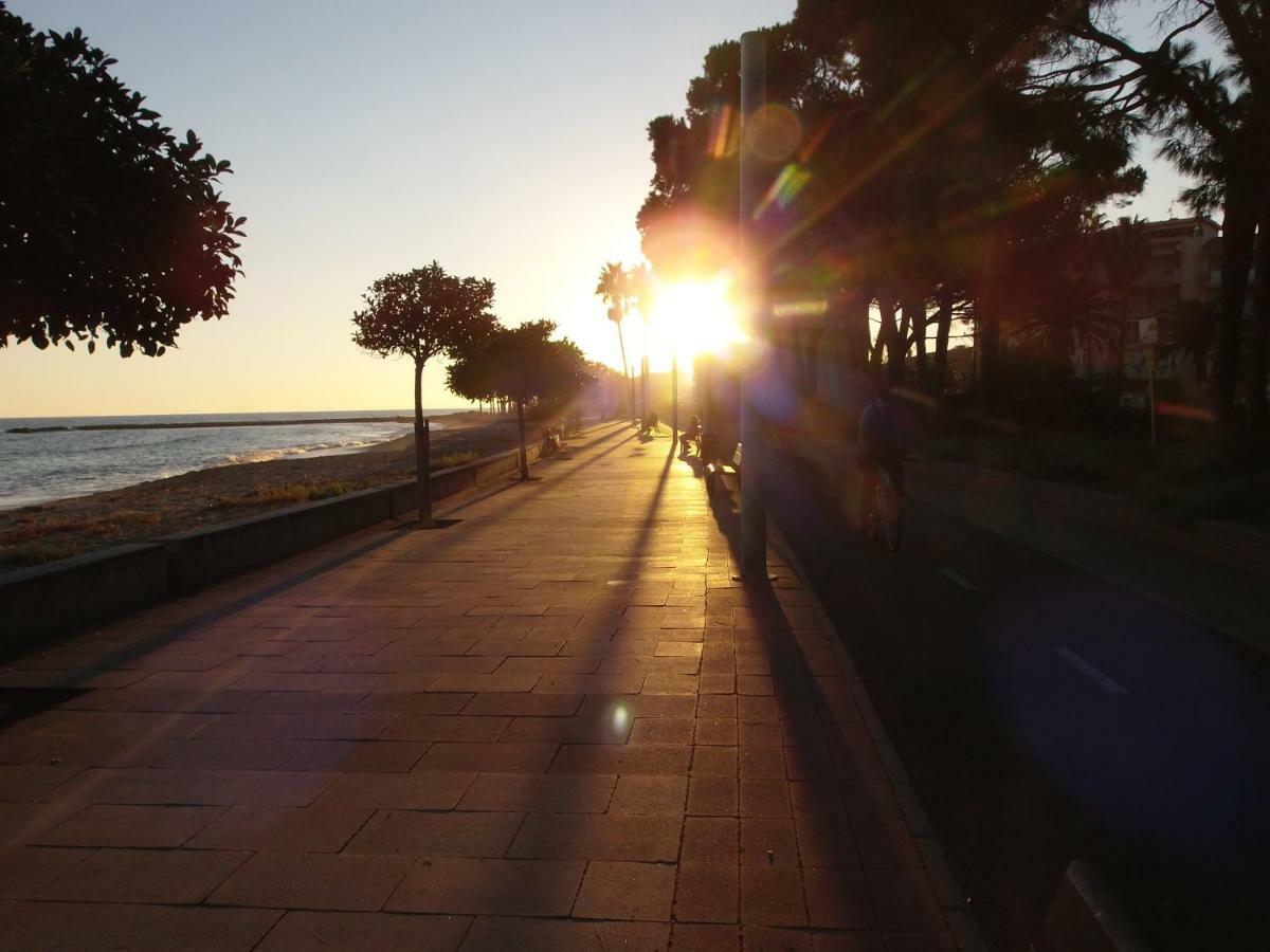 Cozzy flat in a quiet&nice area / Acogedor apartamento en zona tranquila y agradable Cambrils Exterior foto